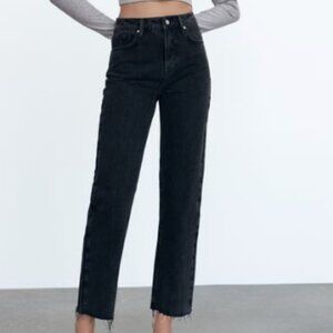 ZARA BLACK HIGH RISE STRAIGHT JEANS - Size 4 US